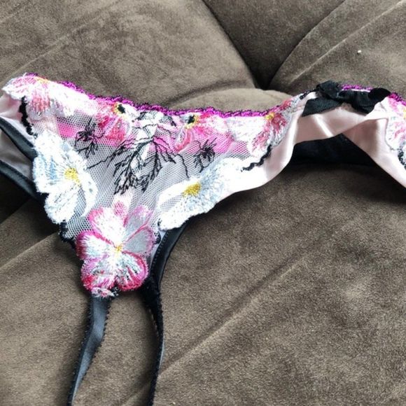 Victoria's Secret Garter Belt M/L💥PRICE DROP💥 - Picture 2 of 6